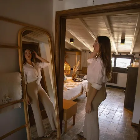 Отель Parna