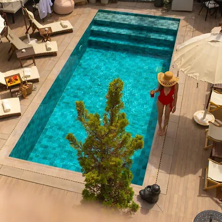 Parna Hotel